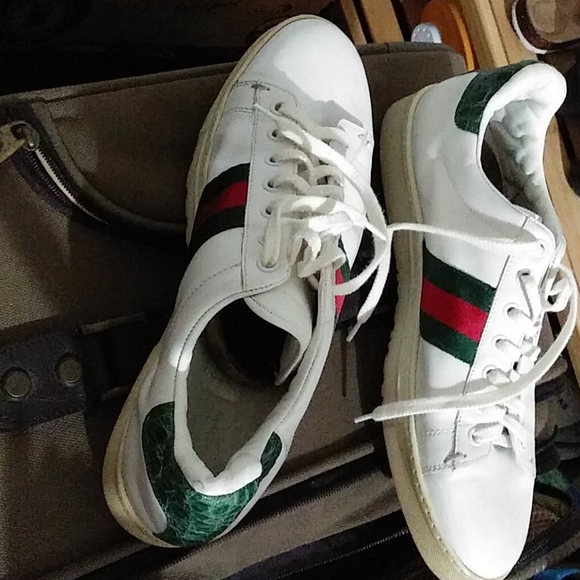 Gucci tennis shoes - Picture 1 of 3